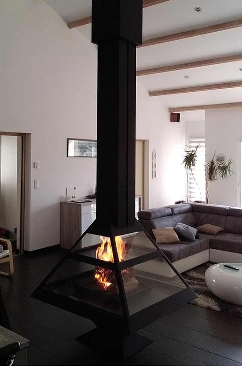 Traforart Admeto Central — დაკიდებული ბუხარი